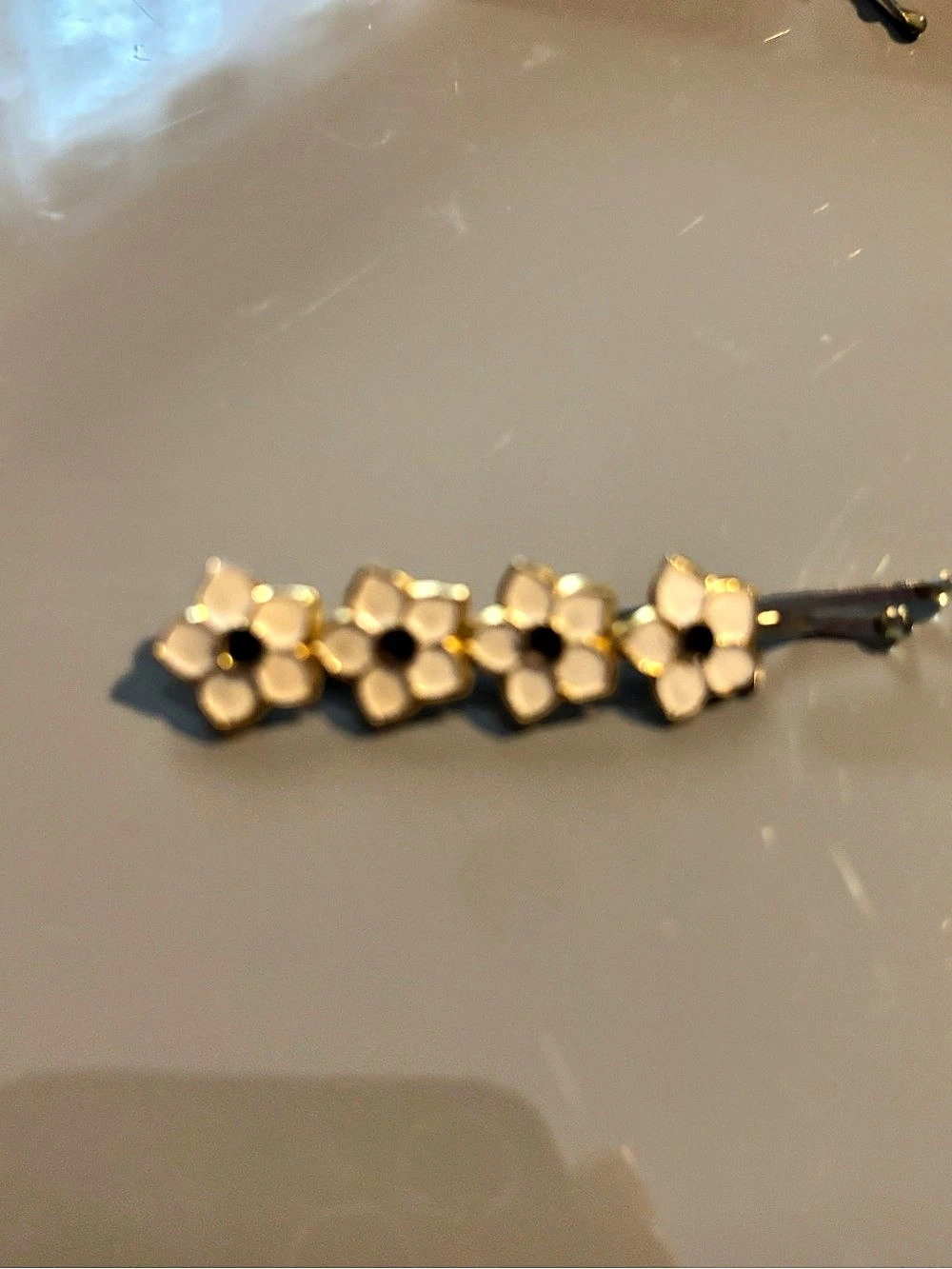 Floral Hair Clips in Black & Gold Like New - Picture 2 of 3